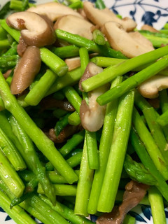 香菇炒蘆筍｜五辛素食譜 的食譜成品照片