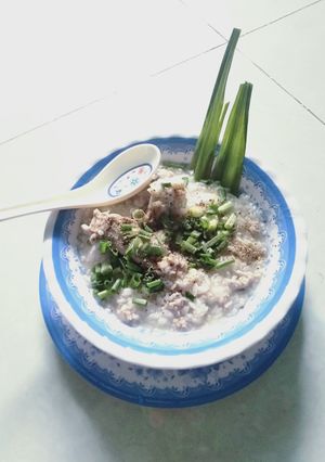 Hình của món Cháo thịt heo nấu xương gà.