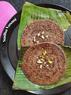 મલ્ટી ગ્રેઈન સ્વીટ પેનકેક(Multy grain sweet pancake recipe in Gujarati) રેસીપી મુખ્ય ફોટો