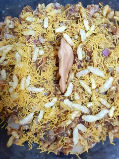 ચટપટી ભેળ (Chatpati Bhel Recipe In Gujarati) રેસીપી મુખ્ય ફોટો