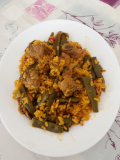Una foto de Arroz con costillas de cerdo y verduras