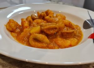 Foto principal de Guiso de chipirones con gambas al azafrán