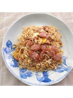 รูปของ ข้าวผัดไส้กรอก