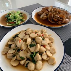 A picture of Stir Fried Fish Ball With Holy Basil.