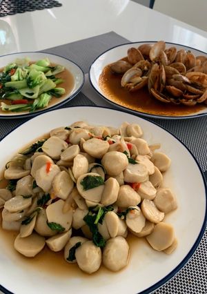 A picture of Stir Fried Fish Ball With Holy Basil.