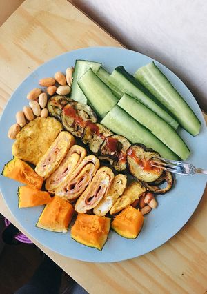 A picture of Evening Bacon Egg Roll with Vegetables (Eat Clean).