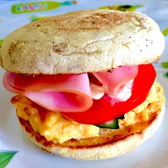 A picture of Ham & Egg English Muffin.