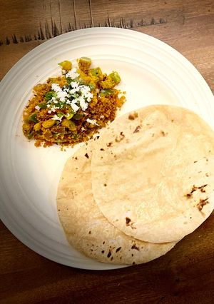 A picture of Besan capsicum sabji/ bharda bhaji.
