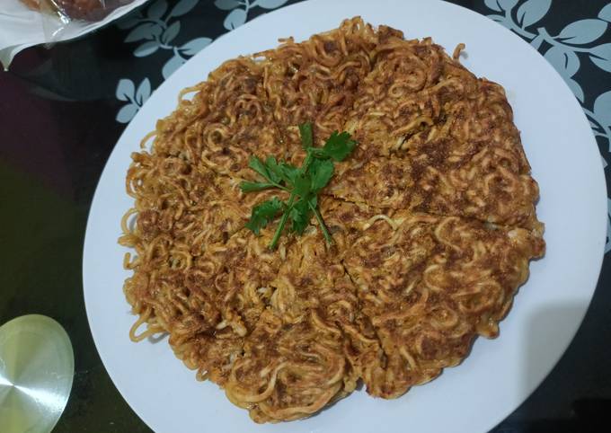 Bagaimana Menyiapkan Pizza Mie Aceh, Enak