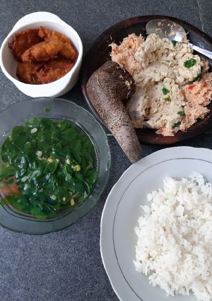 Foto resep Sayur daun kelor dan sambal kelapa tempe rebus