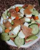 Ensalada de Salmón ahumado, queso fresco y surimi