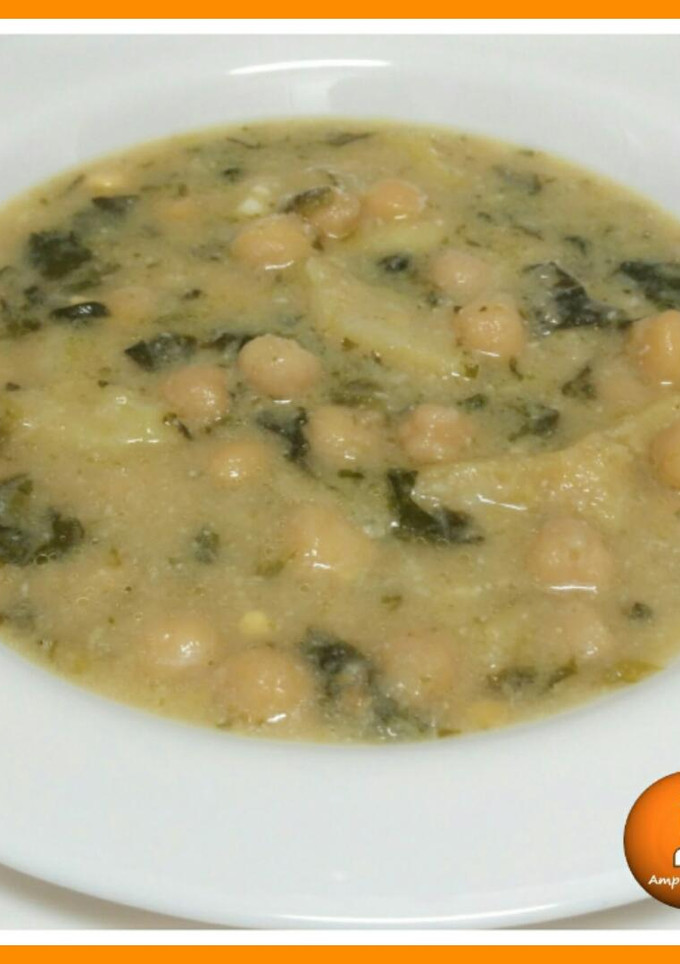 Una foto de Potaje de bacalao con garbanzos y espinacas