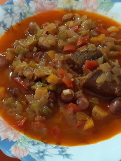 Una foto de Alubias Mandilin con verduras y chorizo