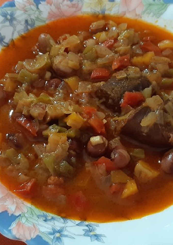 Una foto de Alubias Mandilin con verduras y chorizo