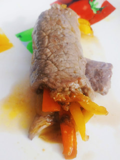 Una foto de Rollito de ternera con verduras