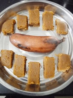 செவ்வாழை கீ மைசூர்பாகு(Red banana Ghee Mysorepak) செய்முறை முக்கிய புகைப்படம்