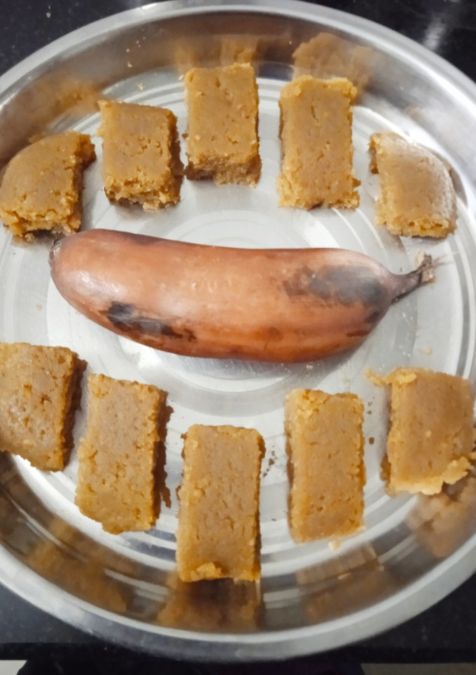 செவ்வாழை கீ மைசூர்பாகு(Red banana Ghee Mysorepak) செய்முறை முக்கிய புகைப்படம்