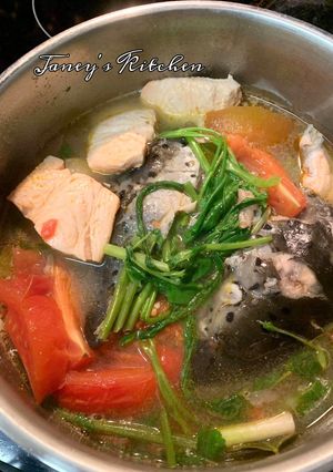 Hình của món Canh chua cá hồi rau muống xa xỉ.
