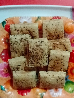 अजवाइन जीरा बिस्कुट (ajwain jeera biscuit recipe in Hindi) रेसिपी मुख्य फोटो