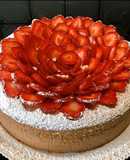 Torta alle Mandorle decorata con Fragole