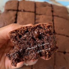 A picture of Almond Brownie.