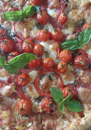 Une photo de 🌱Tarte Tomate Thym Basilic Moutarde Mozza