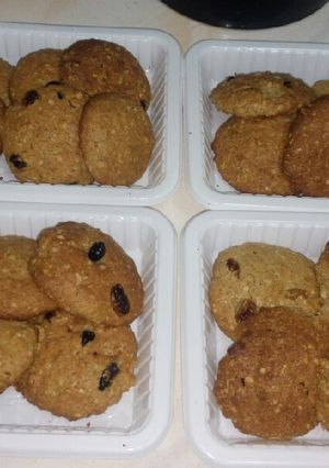 A picture of Oatmeal Raisin cookies.