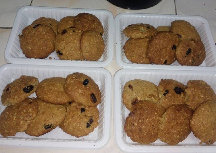 Recipe of Super Quick Homemade Oatmeal Raisin cookies
