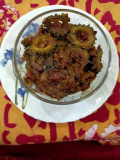 कारल्याची सुकी भाजी (Karlyachi Sukhi Bhaji Recipe In Marathi) रेसिपी चे मुख्य फोटो