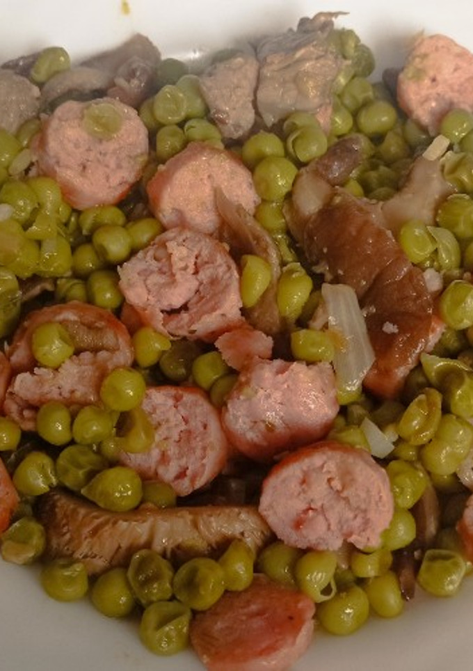 Una foto de Guisantes con setas y chistorra