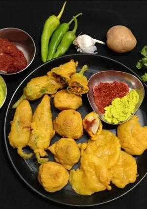 A picture of Mix fritters (bhajiya).