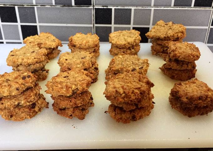 Chewy Banana Oat Cookies