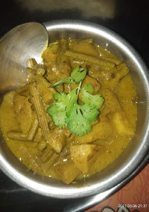 सहजन आलू मसाला(Sahajan aloo masala recipe in hindi) रेसिपी मुख्य फोटो