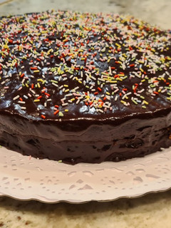 Una foto de Tarta de mermelada de fresas y chocolate