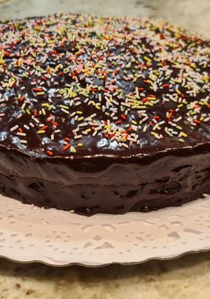 Una foto de Tarta de mermelada de fresas y chocolate