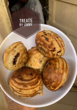 A picture of Chocolate stuffed masa pancakes.