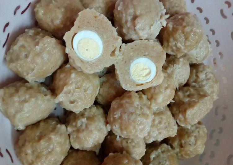 Cara Gampang Membuat Pentol ayam isi telur puyuh yang Bisa Manjain Lidah