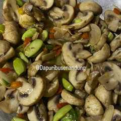 A picture of Oseng Jamur Kancing Pete.