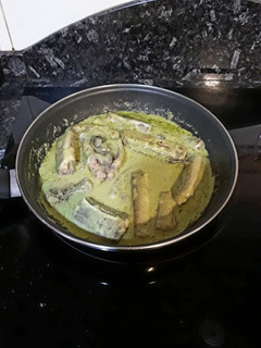 Una foto de Congrio con salsa de cilantro