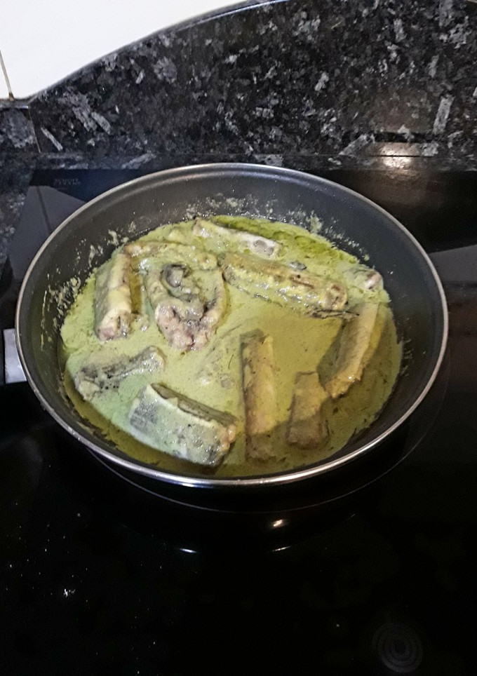 Una foto de Congrio con salsa de cilantro