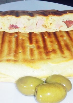 Una foto de Sándwich exprés con masa batida