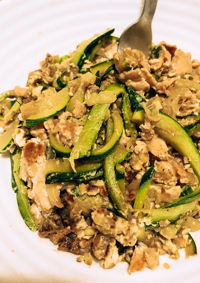 Una foto de Tallarines de calabacín con salmón 🥒