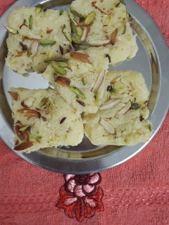 કોપરા પાક (Kopra Paak Recipe In Gujarati) રેસીપી મુખ્ય ફોટો