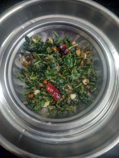 அரைக்கீரை பொரியல் (Arai keerai poriyal recipe in tamil) செய்முறை முக்கிய புகைப்படம்