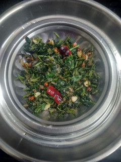 அரைக்கீரை பொரியல் (Arai keerai poriyal recipe in tamil) செய்முறை முக்கிய புகைப்படம்