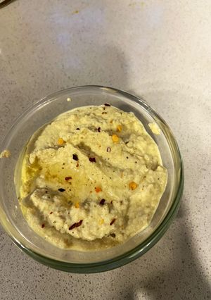A picture of Chickpea hummus.
