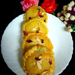 A picture of Mava / khoya Chandrakala Gujiya.