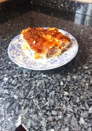 Una foto de Tarta de albóndigas de carne y patatas