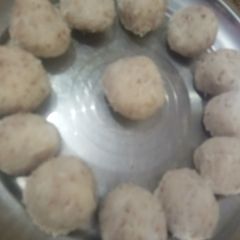 A picture of Coconut ladoo.