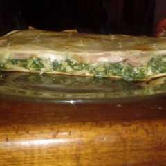 Una foto de Tarta de acelga, jamón y queso